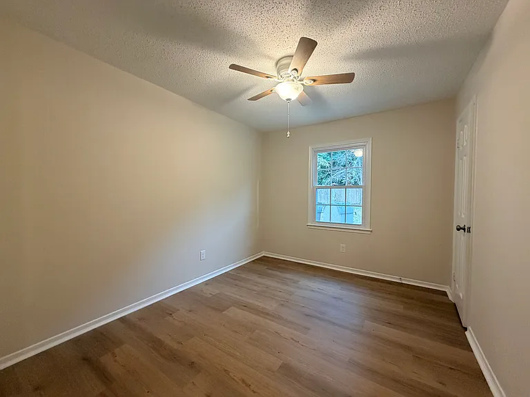705 Lakecrest Ave — Photo 16