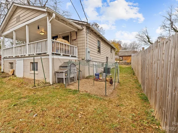 14 Church St, Candler, NC 28715