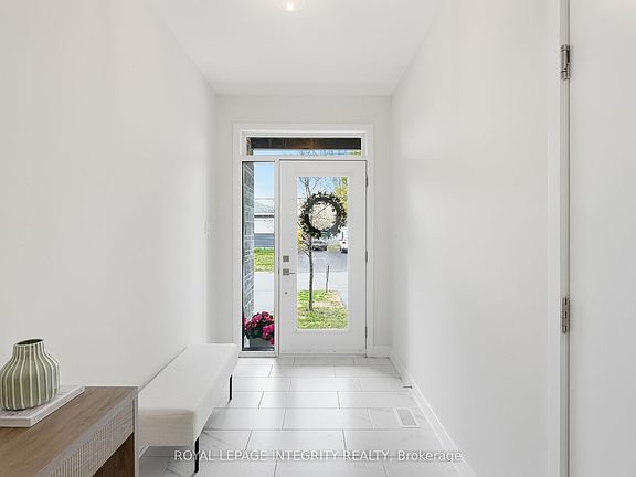 5th image of 200 Adelaide St