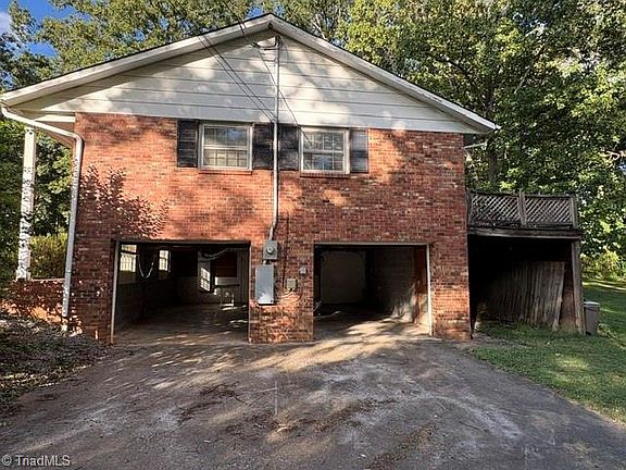5th image of 1224 Mountain View Rd