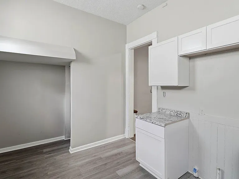 2324 Magazine St — Photo 20