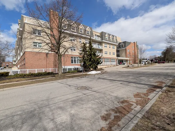 240 Chapel St #425, Cobourg, ON K9A 0E3