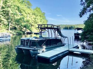 905 Lakeview Dr, Cross Junction, VA 22625