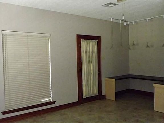 5th image of 2625 Cedarlawn Dr