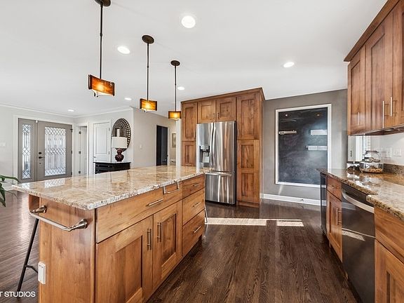 5th image of 7 Larkspur Ln