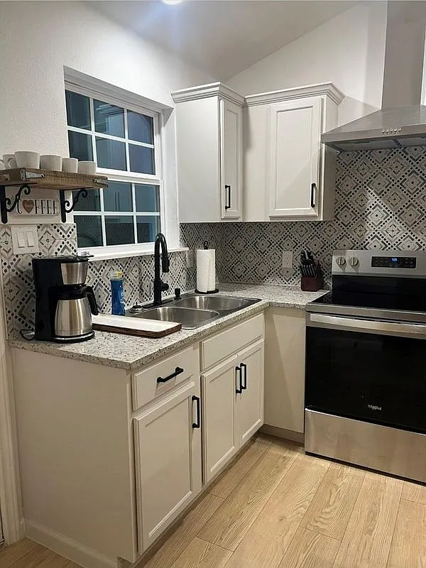 4 bed, 2.5 bath, 1700 sqft, $2,200 — Photo 4