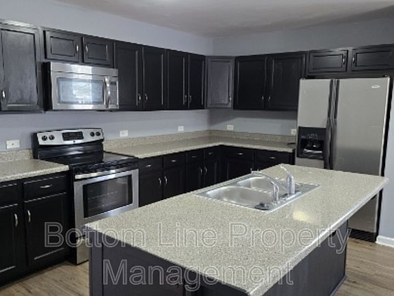 5th image of 912 Sherman St