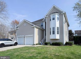 60 Stoneham Dr, Delran, NJ 08075