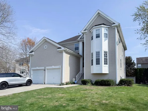 60 Stoneham Dr, Delran, NJ 08075