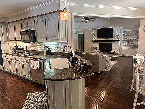 2nd image of 2261 Hickorywood Dr