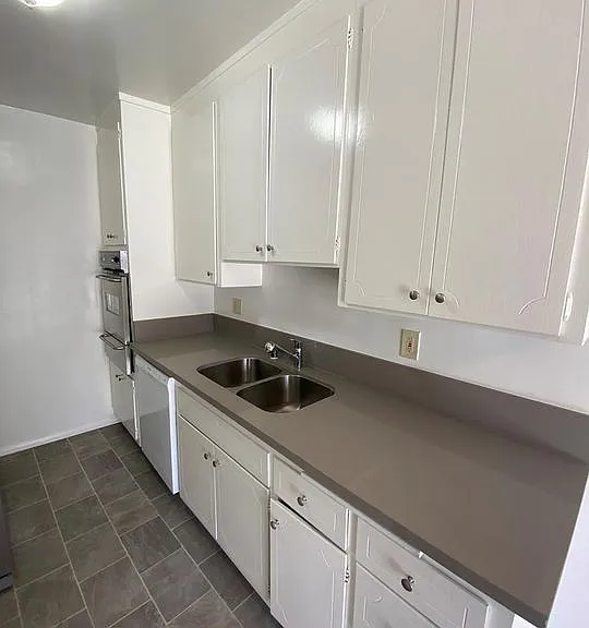 10856 Rose Ave #202 — Photo 7
