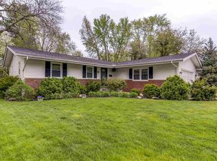 829 Roanoke Dr, Springfield, IL 62702