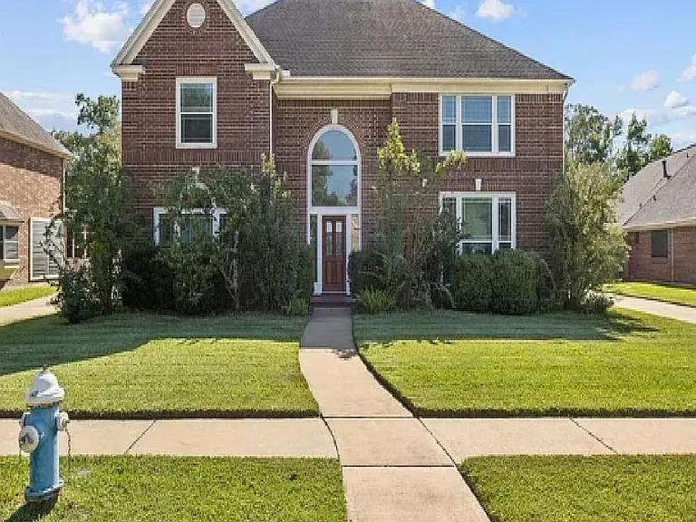 1818 Hillgreen Dr — Photo 32