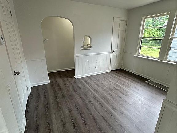 3rd image of 1819 Jerome Ln