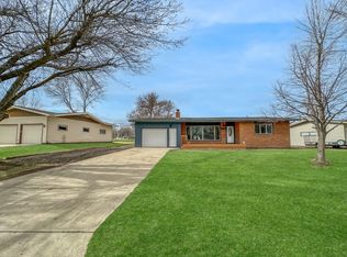 2425 El Rio Dr, Minot, ND 58701