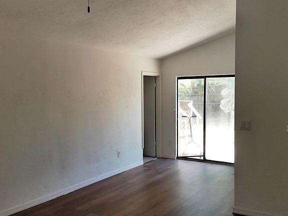 4th image of 2522 NW 49th Pl