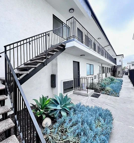 12716 Venice Blvd #3 — Photo 2