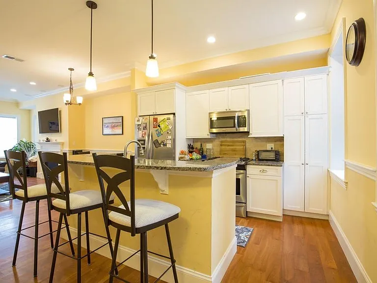 8 Gates St #2 — Photo 2