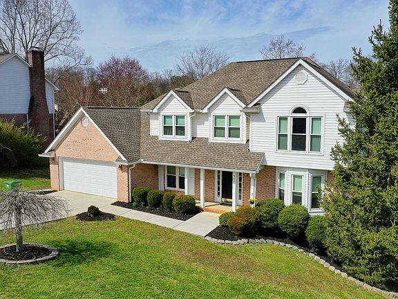 2nd image of 711 Oxford Hills Dr