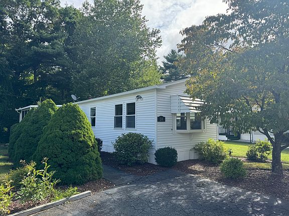 3rd image of 24 Hemlock Rd