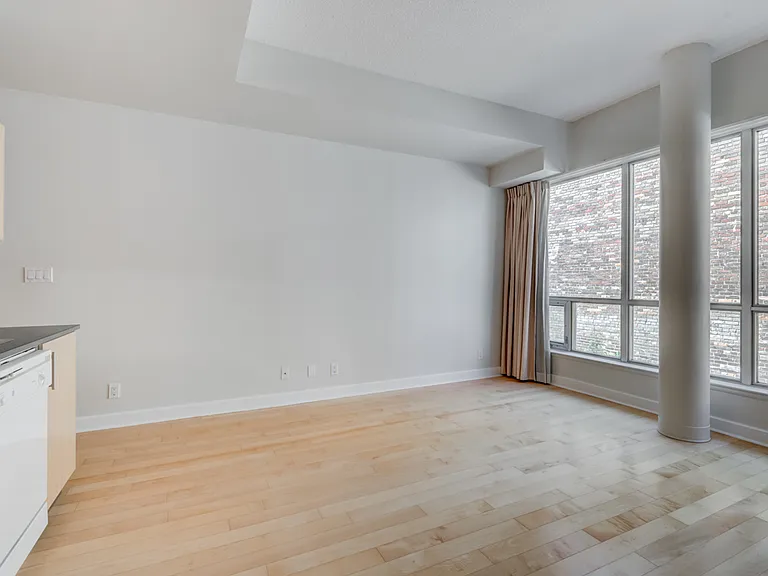 350 Wellington St W #214 — Photo 9