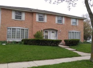 2000 Ruben Dr #2002, Waukesha, WI 53186