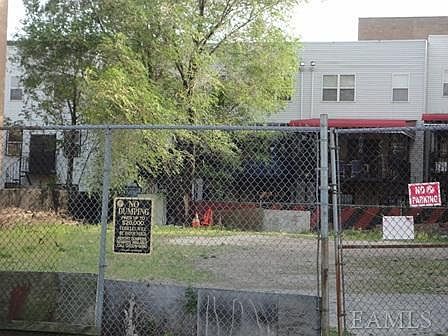 3rd image of 428 E 148th St
