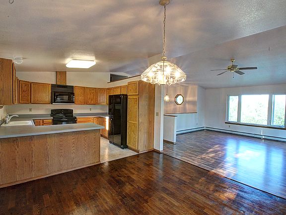 2nd image of 572 Mountvista Dr