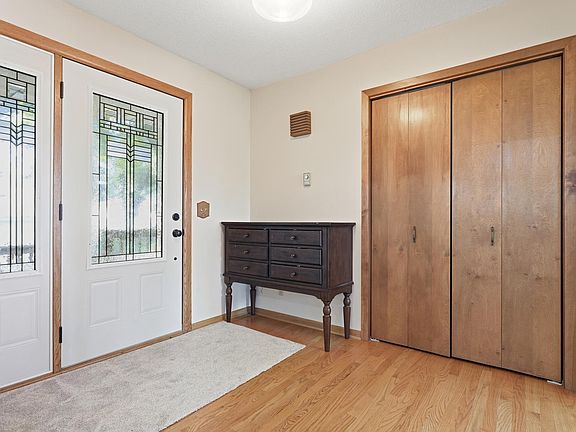 4th image of 620 Maple St