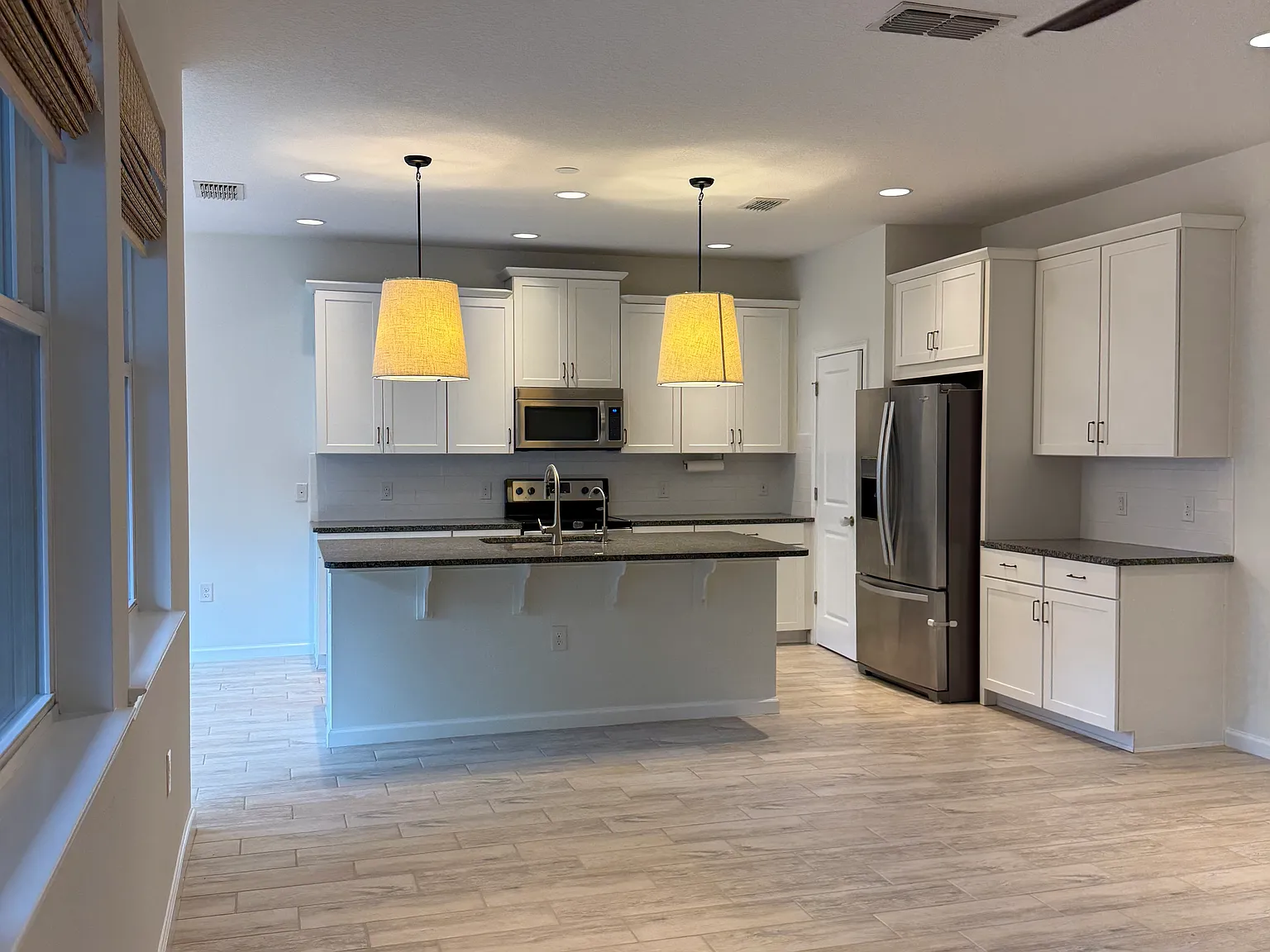 3 bed, 2.5 bath, 1901 sqft, $3,190 — Photo 2