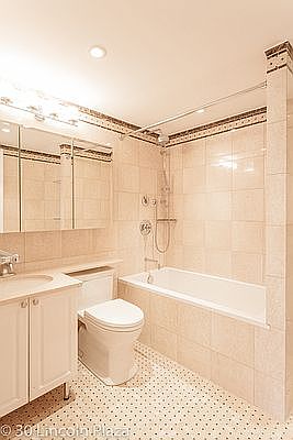 4th image of 30 W 63rd St APT 31E
