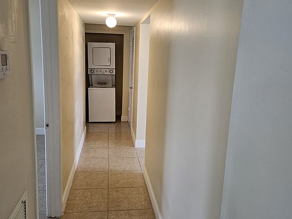 5th image of 825 Lighthouse Dr APT C
