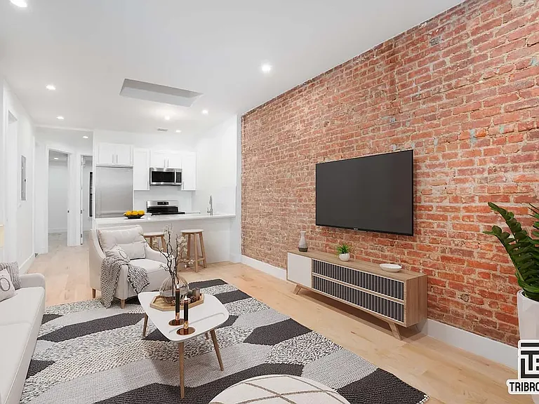 977 Jefferson Ave #2R — Photo 1