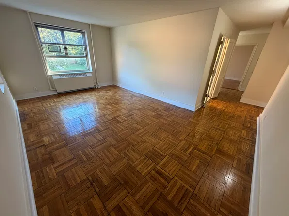 (undisclosed Address), Fresh Meadows, NY 11365