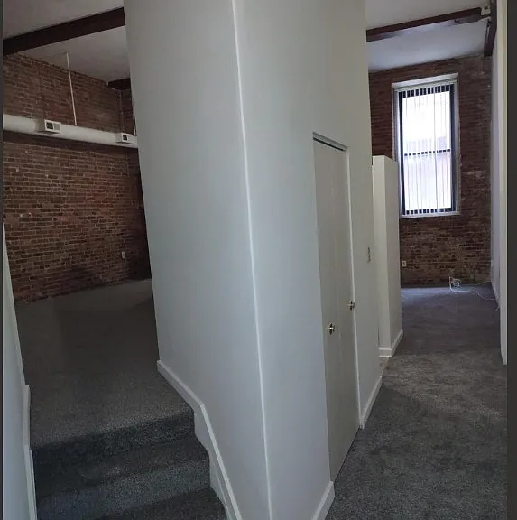 Marlboro Classic Apt & Redwood Square — Photo 94