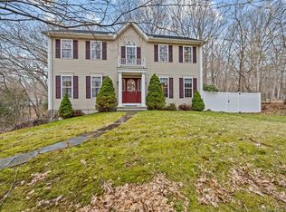 96 River Rd, Clinton, CT 06413