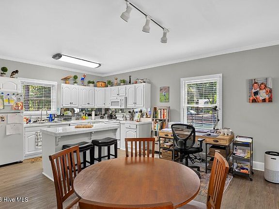 5th image of 2906 Derby Drive