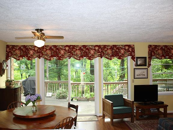 2nd image of 453 Glenora Dr