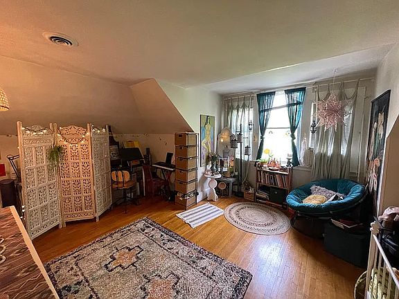 4th image of 569 Whitney Ave #5