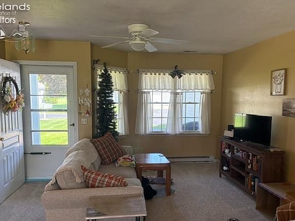 4th image of 894 Meadow Ln