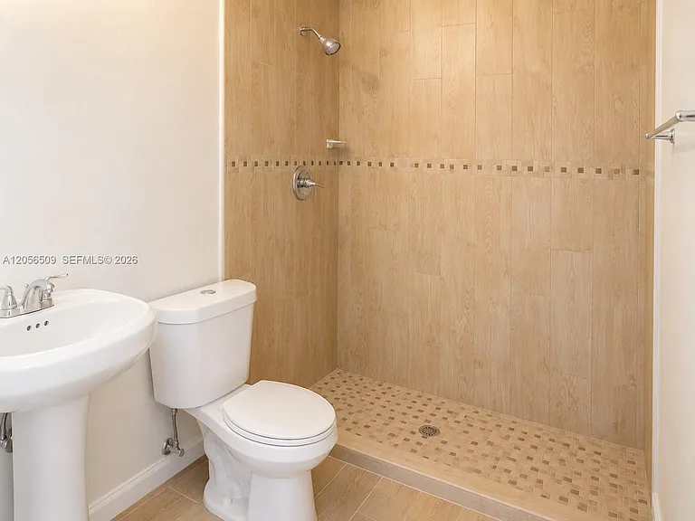 3300 SW 32nd Ave — Photo 7