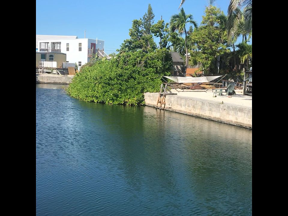 2nd image of 318 Boca Chica Rd