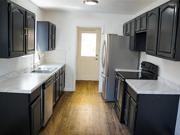 4th image of 711 S Lipan Street