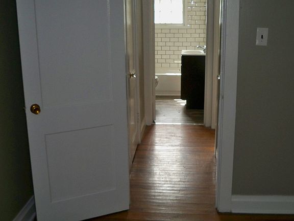 5th image of 813 Robb Ave