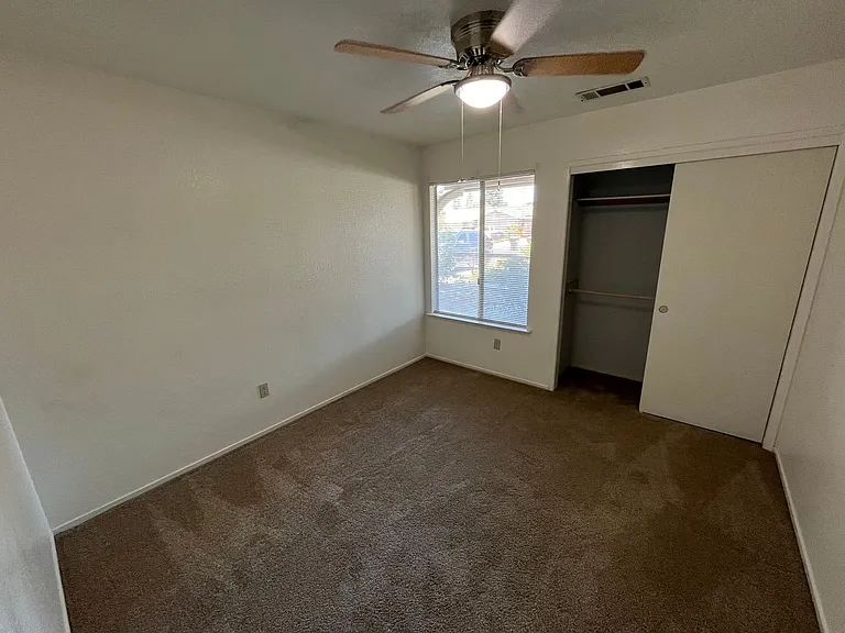 4907 W Howard Ave — Photo 9