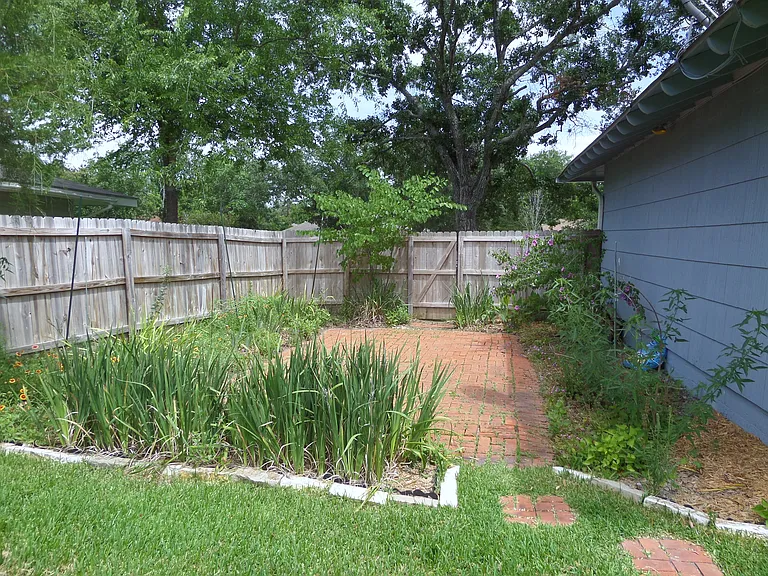 714 Broadmoor Dr — Photo 15