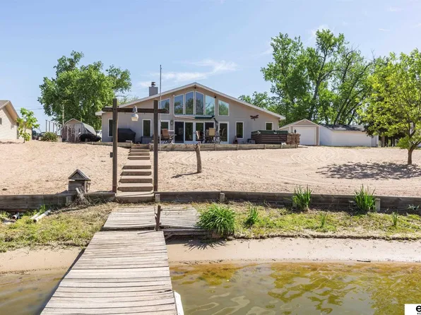 S 1129 Platte Shore Dr, Fremont, NE 68025