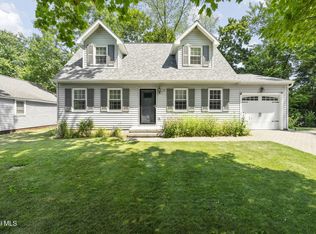 19 Schuster Rd, Schenectady, NY 12303