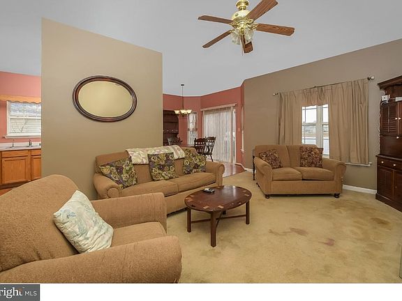 3rd image of 528 N Ramunno Dr