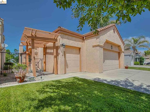 2nd image of 2659 Cherry Hills Dr
